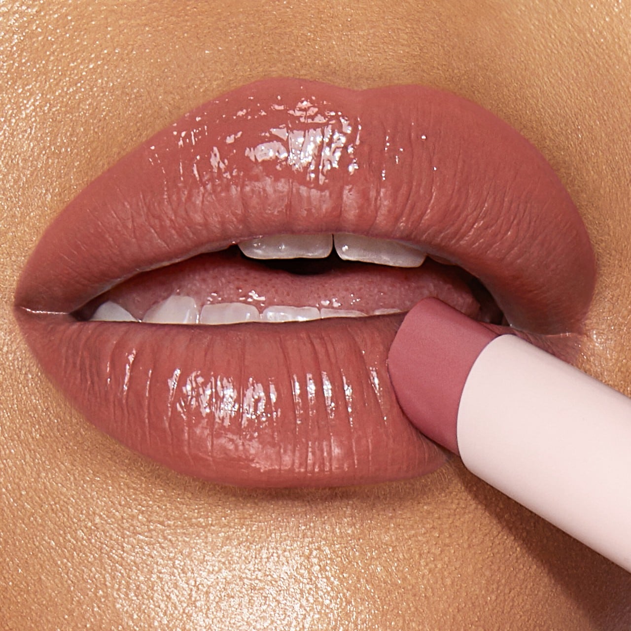 Charlotte Tilbury Hyaluronic Happikiss Lipstick Balm